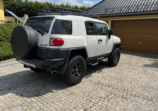 Toyota FJ cena 127000 przebieg: 56000, rok produkcji 2013 z Międzylesie małe 7